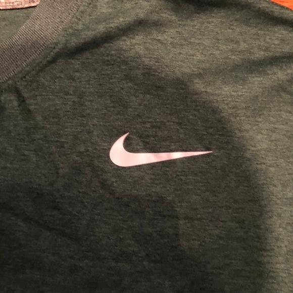 Nike performance DRI-FIT long sleeve tee - Picture 3 of 5